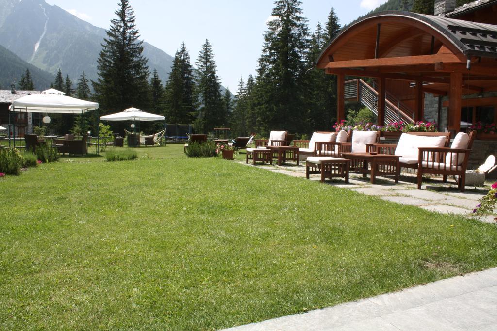 Le Rocher Hotel Champoluc Extérieur photo