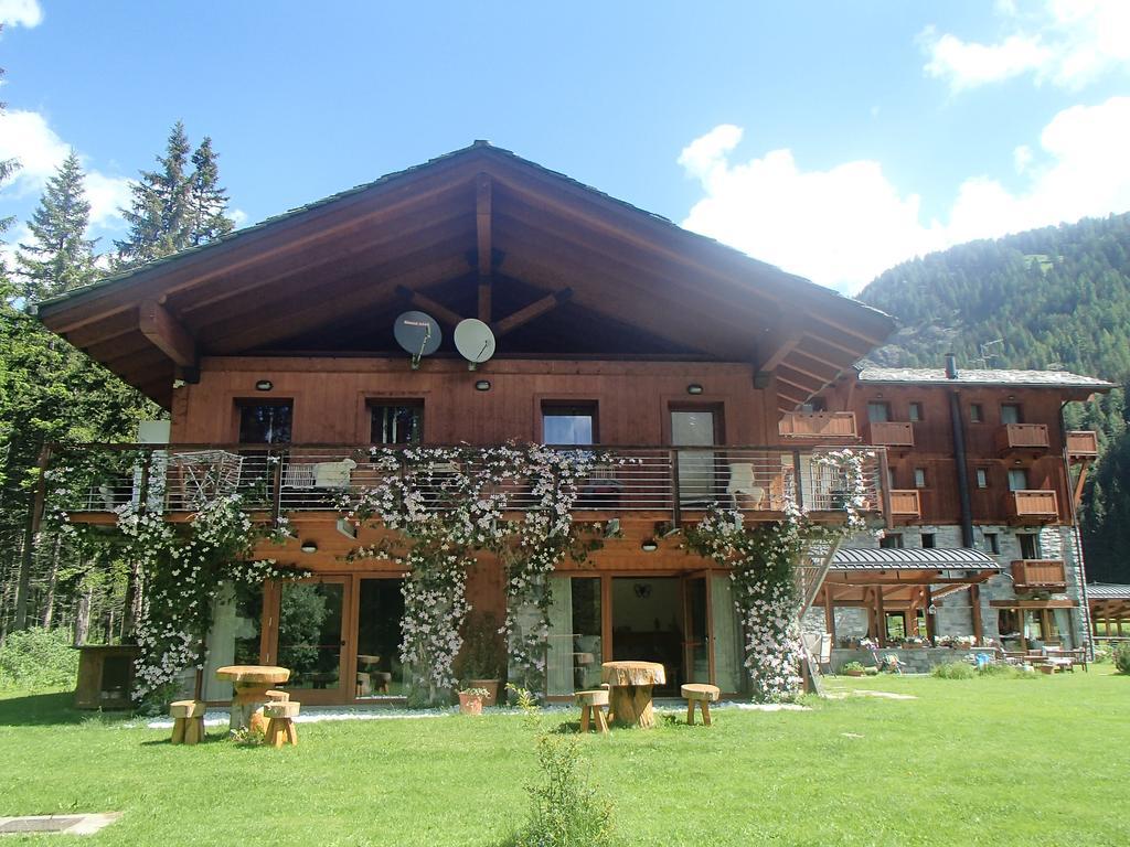 Le Rocher Hotel Champoluc Extérieur photo